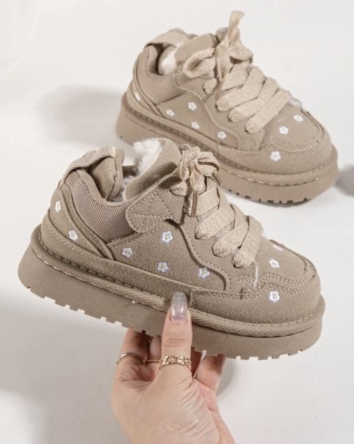 Cozy chunky sneakers flowers beige
