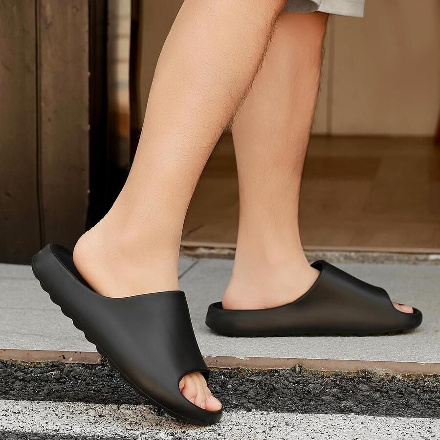 Foam Slides Unisex Huiselijk Pillow Cloud Slippers Sliders nen Badkamer Comfortabele Pantoffels Sloffen Zomertijd Zandstrand s Sandalen Zwart