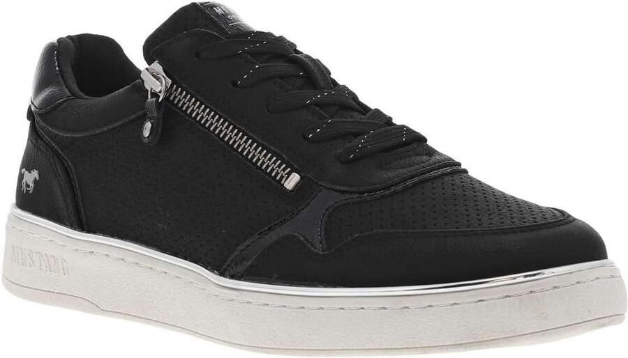 Dames sneakers met veters en sierperforatie