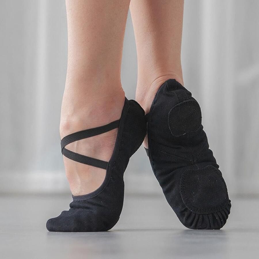 Dansschoenen met platte suède zool canvas balletslippers wasbaar bieden duurzaamheid en comfort tijdens danssessies. Balletschoenen voor peuters