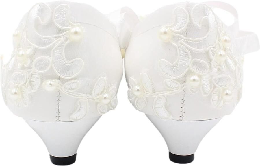 Elegante kant borduurwerk plat hakken witte bruiloft schoenen pumps met parels
