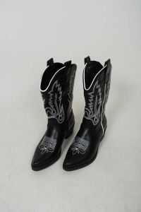 Evi cowboy laars | Schoenen dames | Cowboy laarzen | Sierlijke opdruk | Stoer | Trendy | Leatherlook | Kleur Zwart