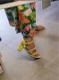 Fleurige gele pump met bling - Thumbnail 3