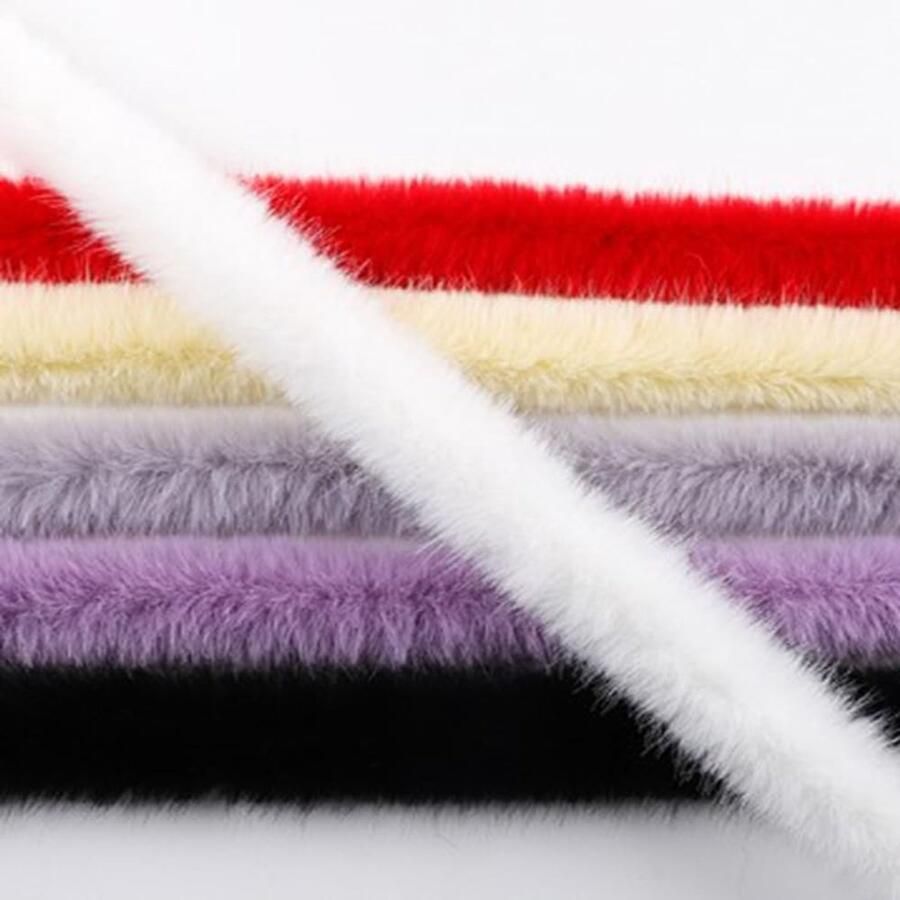 Fluffy Neppels Bont Stof voor Ambachten Slippers Kostuums en Decoratie in Donkerblauw 1 Meter
