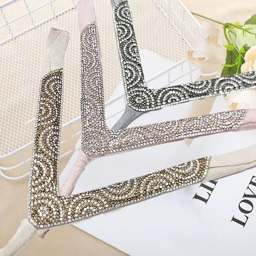 Fonkelende strass-flip-flops voor dames met driehoekige schoenclips en kettingdecoratie perfecte strandschoenen met kristallen details en bling
