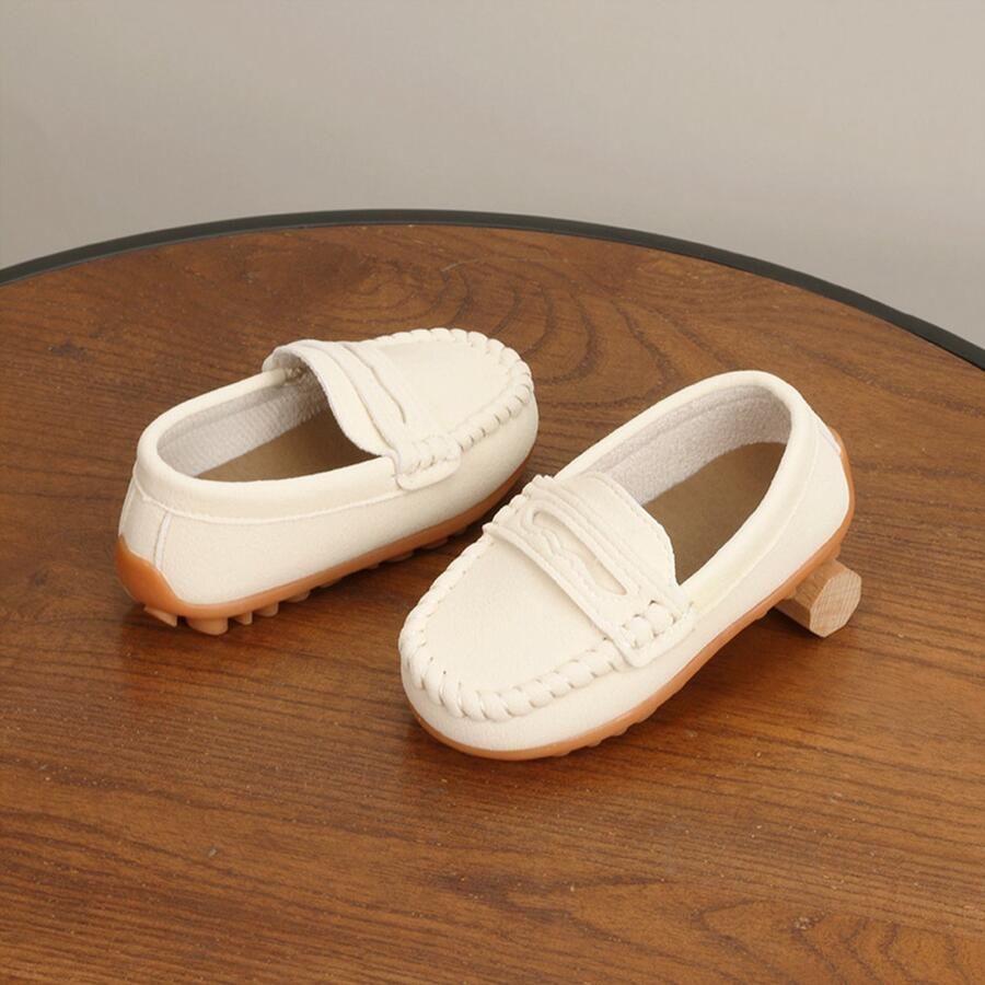 Kinderschoenen platte schoenen in retrostijl perfect voor de eerste stapjes in het leven. Deze slippers met antislip rubberen zool zijn geschikt voor formele gelegenheden bruiloften verjaardagen en dagelijks gebruik Wit