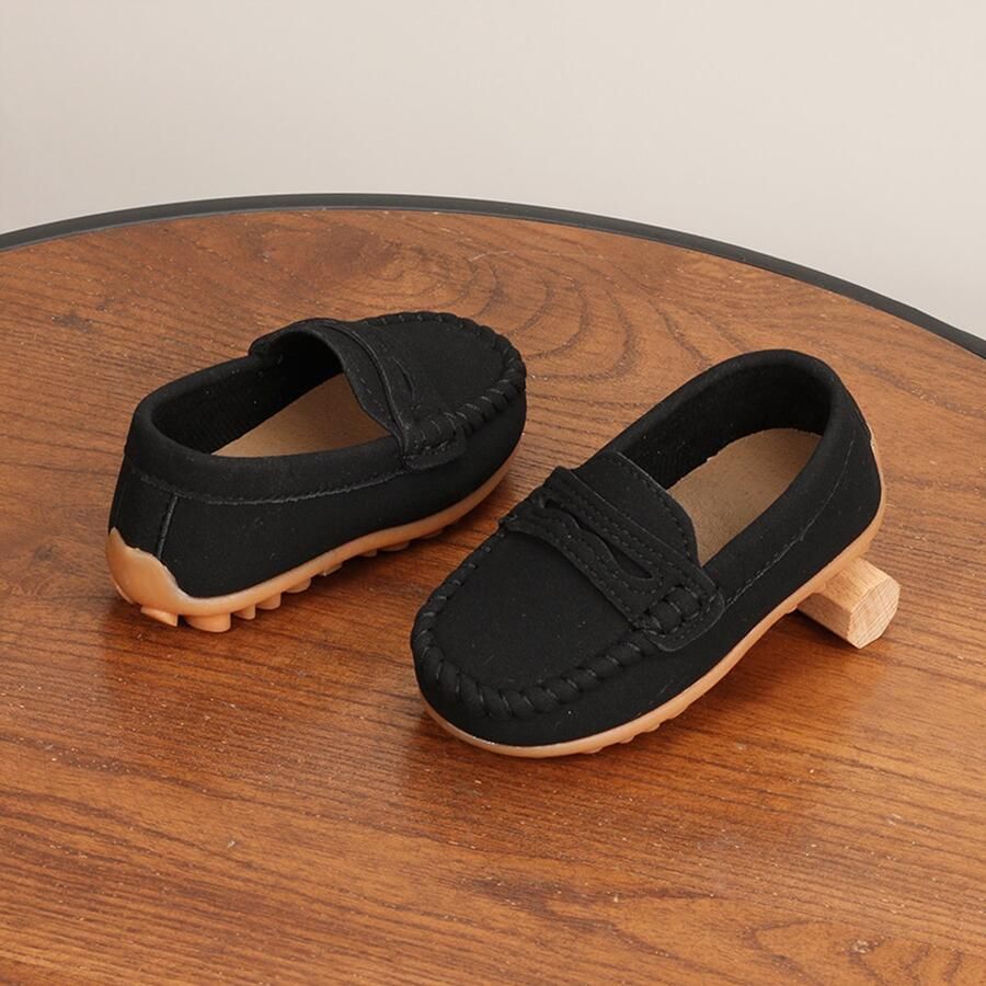 Kinderschoenen platte schoenen in retrostijl perfect voor de eerste stapjes in het leven. Deze slippers met antislip rubberen zool zijn geschikt voor formele gelegenheden bruiloften verjaardagen en dagelijks gebruik Zwart