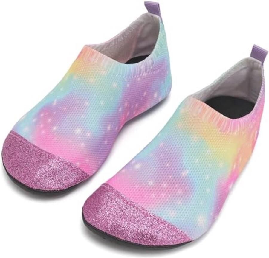 Lichte slippers en voor en comfortabele badschoenen en yogaschoenen