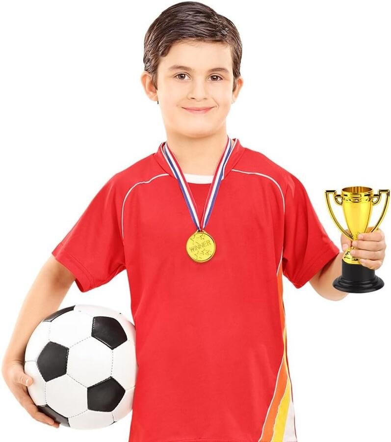 Medailles set 10 stuks gouden trofee van kunststof en 20 stuks winnaar-medailles voor kinderen party sport awards