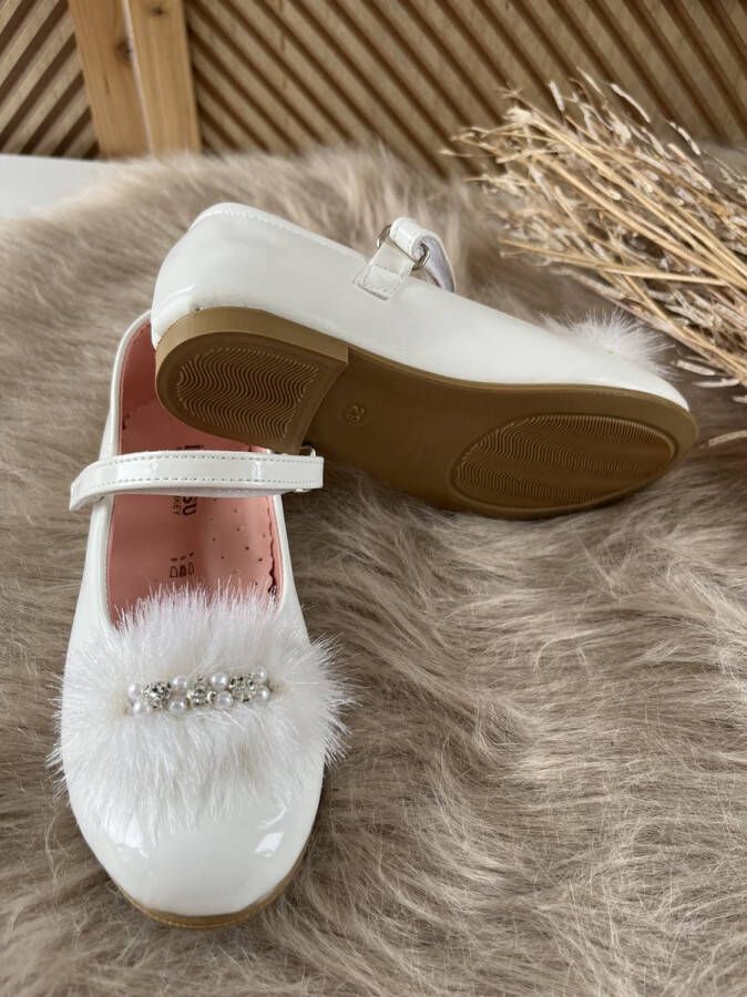 Meisjesschoenen-luxe feestschoenen-kinderschoenen-leren ballerina- schoenen met enkelband-klittenbandsluiting-pluche-bruidsmeisjes-bruiloft-doopsel-feest-verjaardag-fotoshoot-parels-strass steentjes-kleur wit