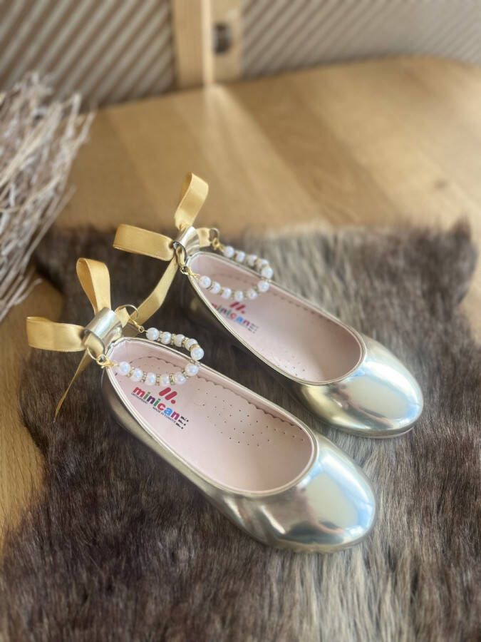 Meisjesschoenen-luxe feestschoenen- leren ballerina's-orthopedi licht gouden kl glanzend- vintage stijl-sierstrik -enkelsieraad-parels-siersteentjes-bruidsmeisjes-bruiloft-feest-verjaardag-fotoshoot