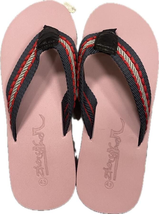 Merkloze roze teenslippers Comfortabel en licht voor zomer en zwembad