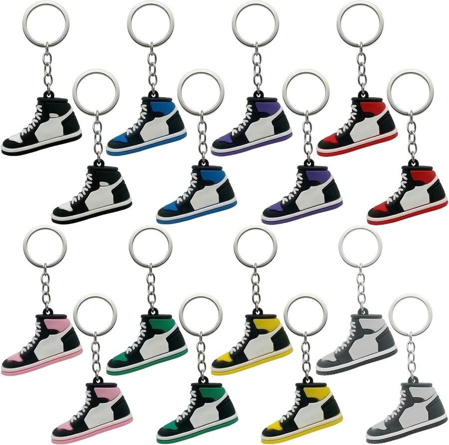 Mini sportschoenen sleutelhangers 16 stuks kleurrijk sneakers en basketbal leuk als verjaardagscadeau m-winkel