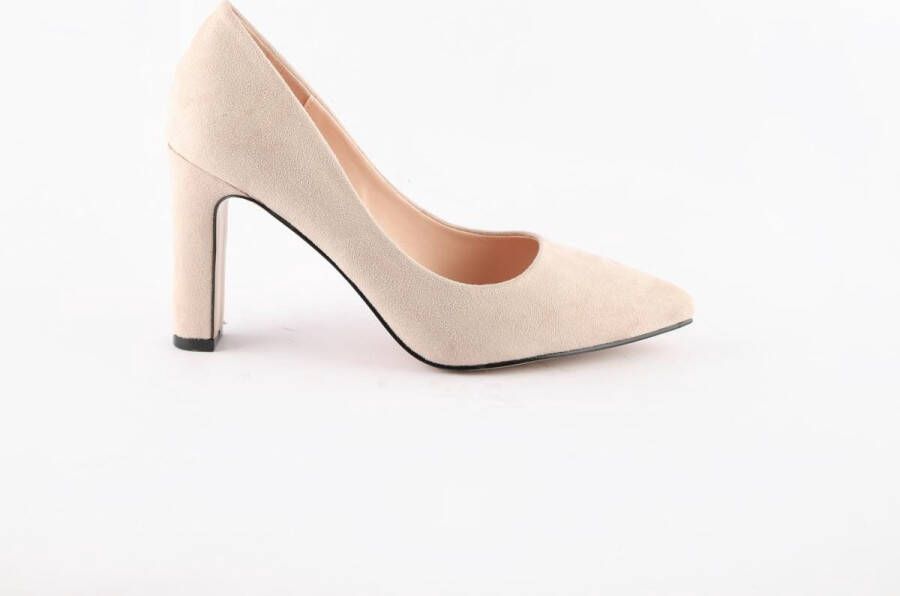 Mooie beige lchtroze pump met zilveren boordje