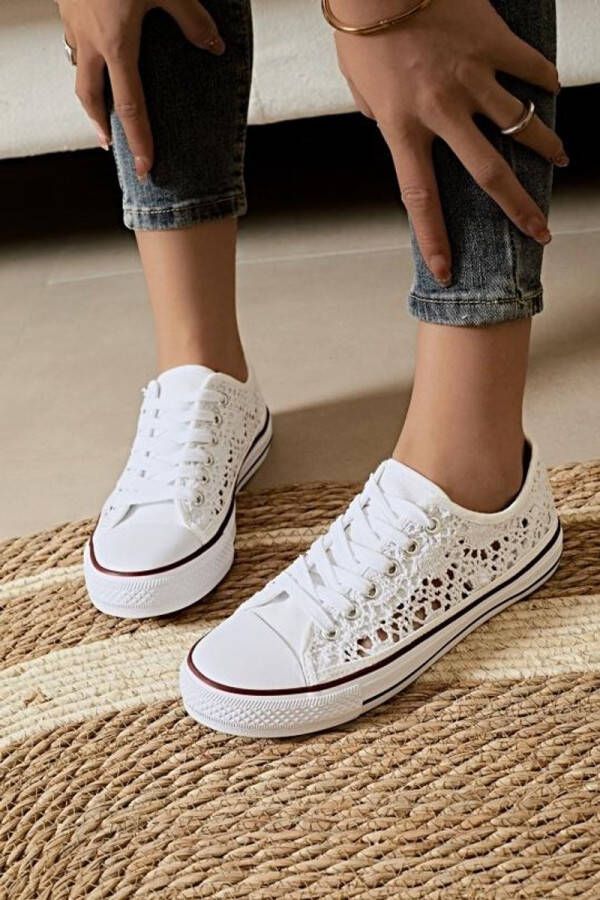 Nieuwe collectie exclusieve Beeldige witte sneakers zijkant gehaakt