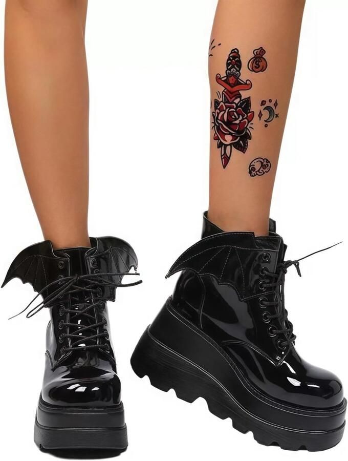 Platform Combat Boots voor dames met vleermuisvleugels vetersluiting met gespen enkellaarzen dikke plateauzool modieuze motorlaarzen met studs