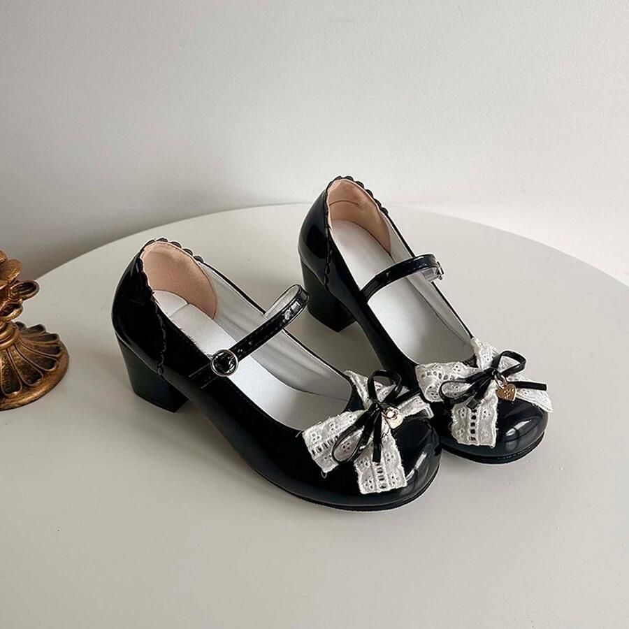 Pumps met hoekige punt strik hoogglans afwerking brede hielriem klassieke knoop hoge hakken voor dames voor afspraakjes