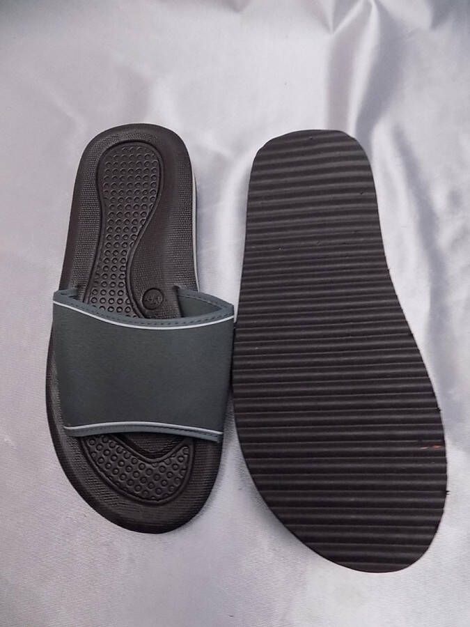 Merkloos Sans marque Saunaslippers Badslippers donker grijs antislip