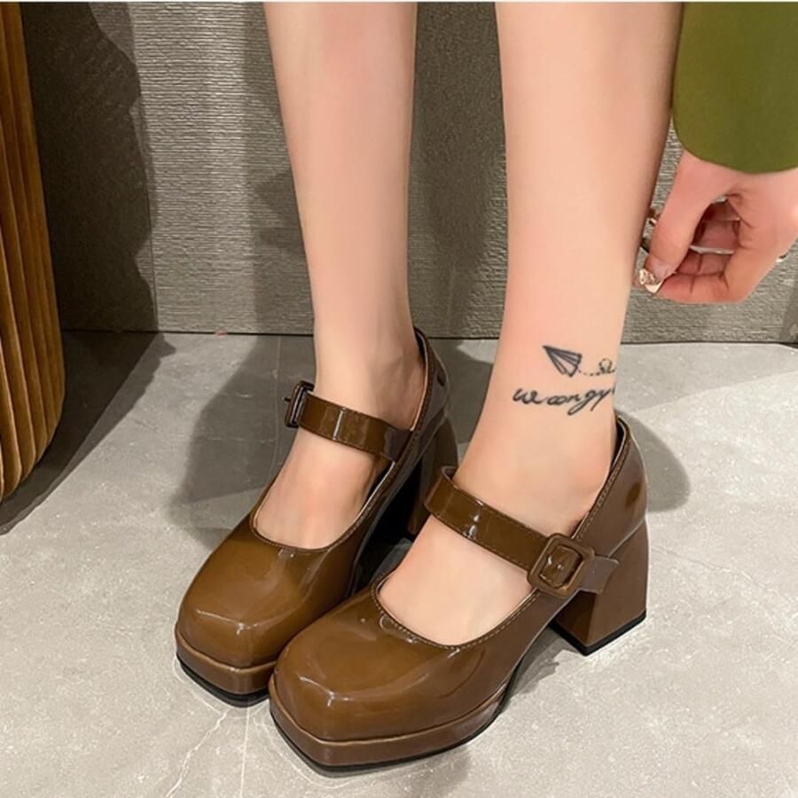 Schattige Mary-Jane schoenen voor dames met dikke hak ideaal voor Lolita en gothic stijlen van patentleer en perfect voor feestjes