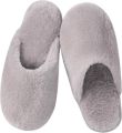 Slippers — Warme-zachte uniseks winterslippers — Zacht en antislip — Dik en comfortabel — Geschikt voor woonkamer-slaapkamer-werkkamer-badkamer en andere ruimtes in huis— Draagbaar — Ideaal voor op reis of in het hotel - Grijs