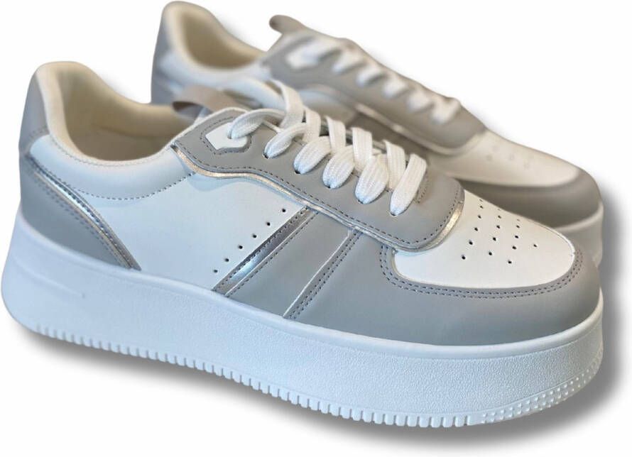 Sneakers grijs zilver vetersluiting