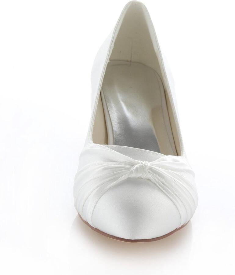 SnelShoppen Emily Bruids Pumps Dames Satijn Kitten Heel Gesloten Teen Schoenen 40EU voor Bruiloft Feest en Speciale Gelegenheden