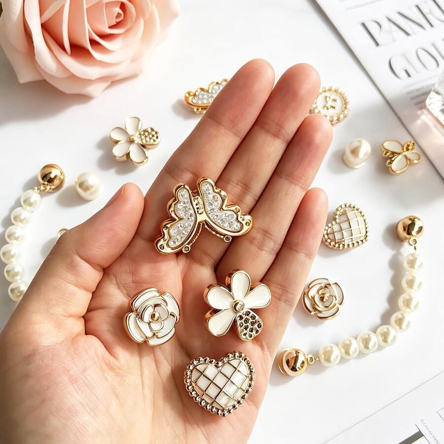 SolidKeus Set van 20 Elegante Witte en Gouden Schoen Charms met Opbergdoos