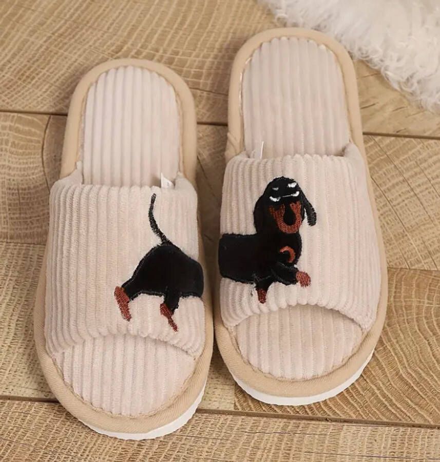 Teckel hond beige slippers teenslippers zwarte teckel teckelprint