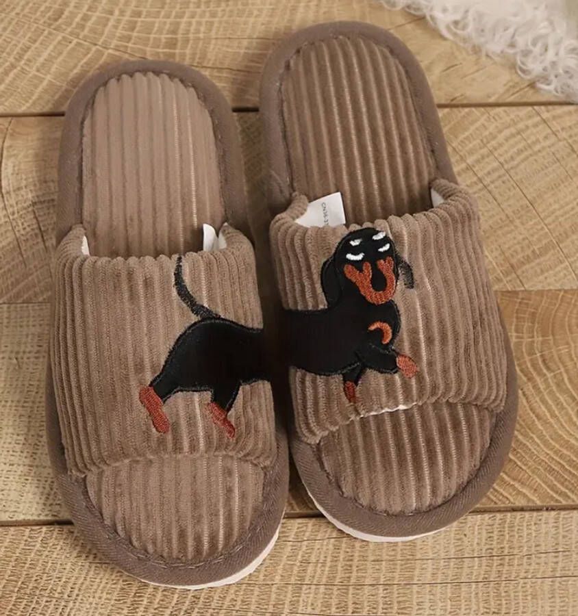 Teckel hond bruin slippers teenslippers zwarte teckel teckelprint