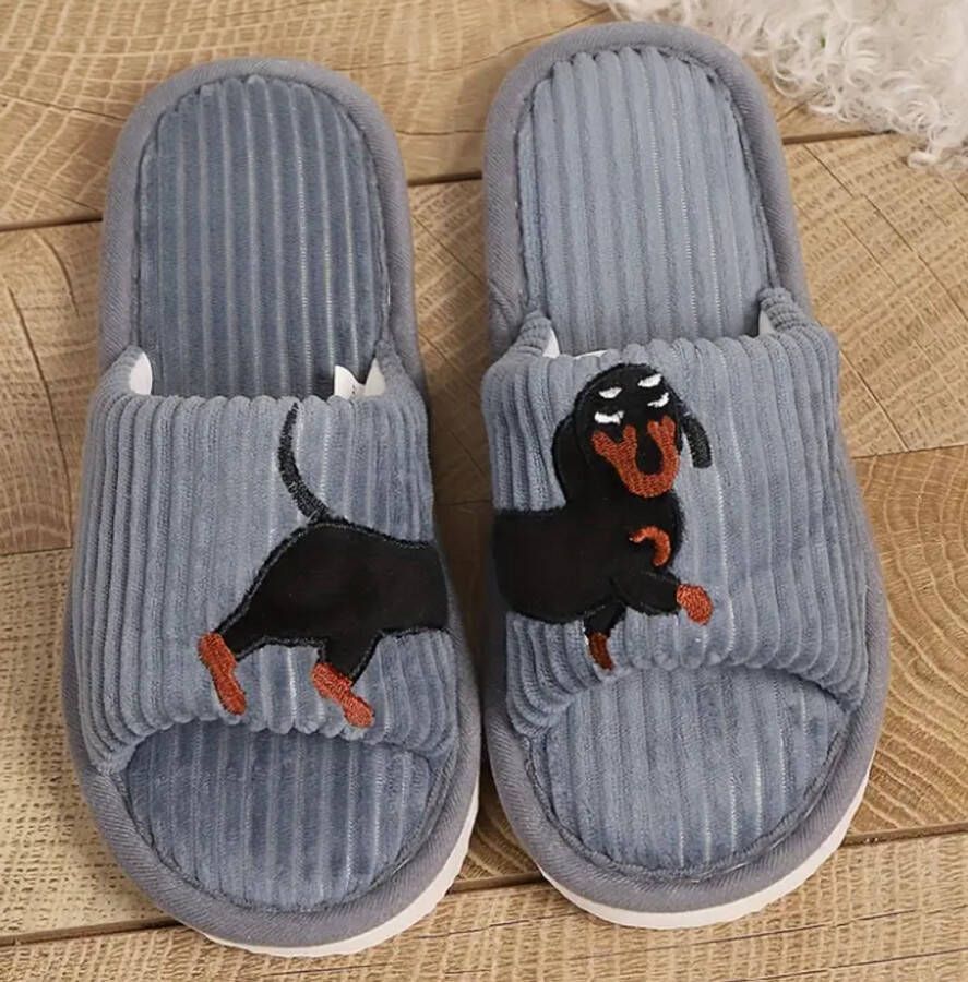 Teckel hond grijs slippers teenslippers zwarte teckel teckelprint