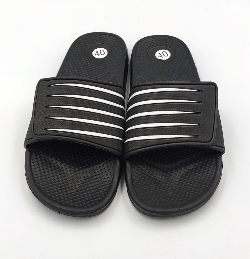 Unisex slippers effen met witte strepen zwart ideaal voor thuis of bad strand aanpasbaar met klittenband