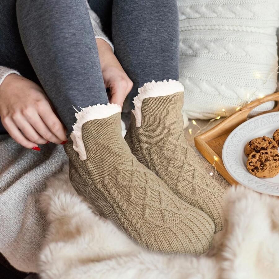 Warme Dames Slippers en Fleece Gevoerde Sokken Antislip Gebreide Dikke Sokken voor Binnen en Buiten Gebruik