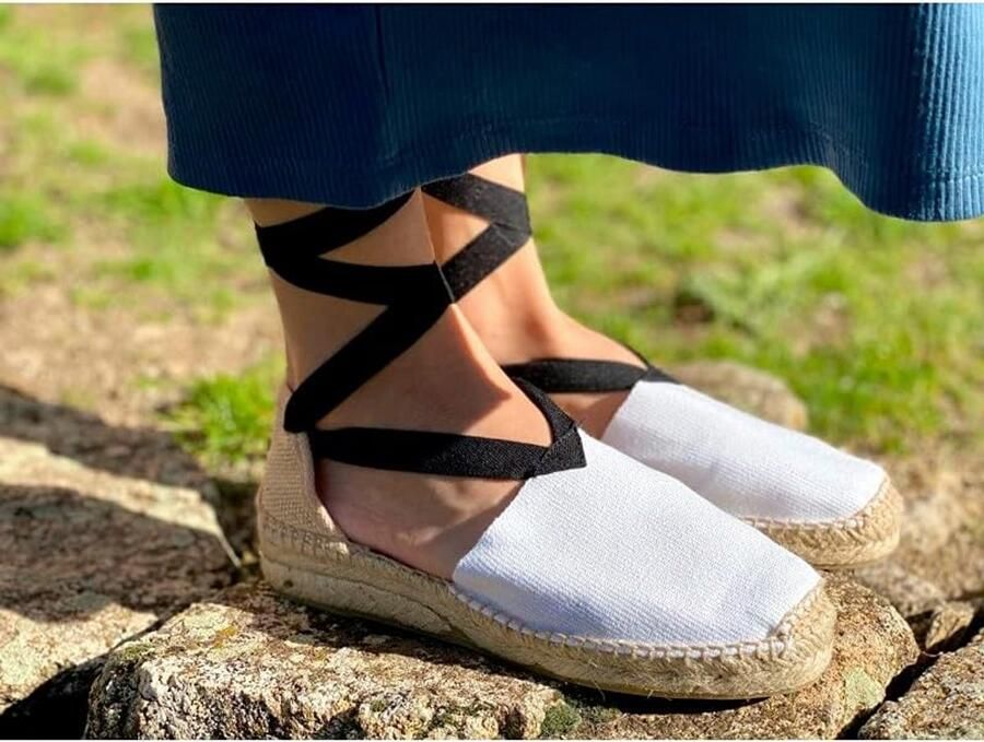 Witte Espadrilles met Zwarte Band en Lage Sleehak Handgemaakt in Spanje