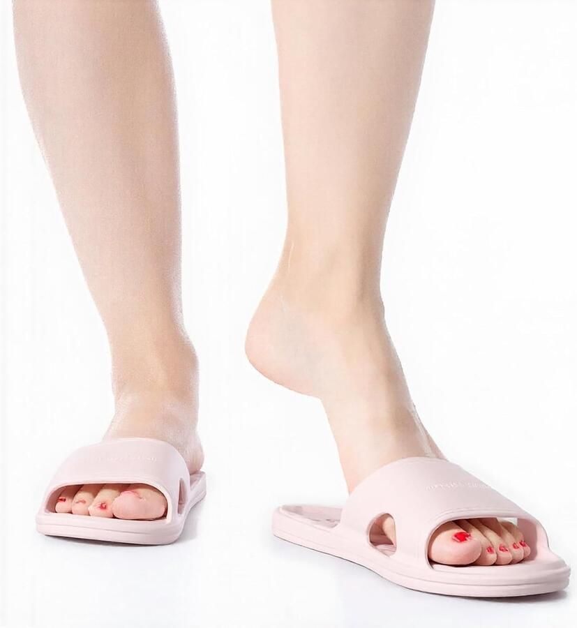 Zachte niet-slip slippers voor en Sneldrogende sandalen met gaten voor badkamer zwembad en spa