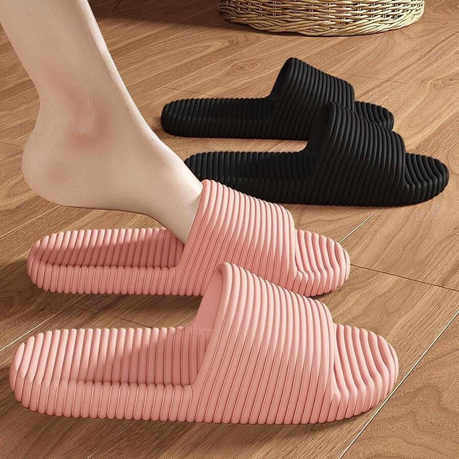 Zachte en comfortabele slippers voor en ideaal voor strand zwembad en hotel antislip en van EVA kunststof