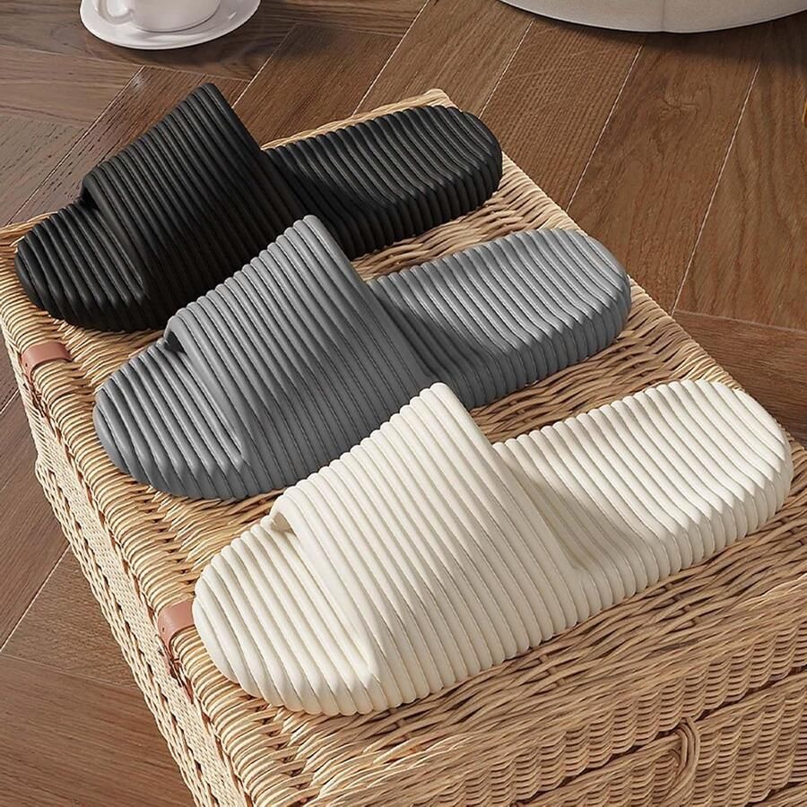 Zachte en comfortabele slippers voor en ideaal voor strand zwembad en hotel gemaakt van EVA plastic antislip en perfect voor de zomer