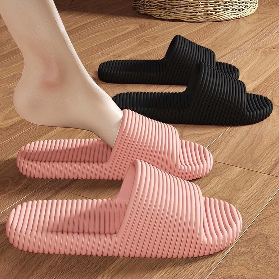 Zachte en comfortabele slippers voor en ideaal voor zomer strand en zwembad slipvast en van EVA kunststof