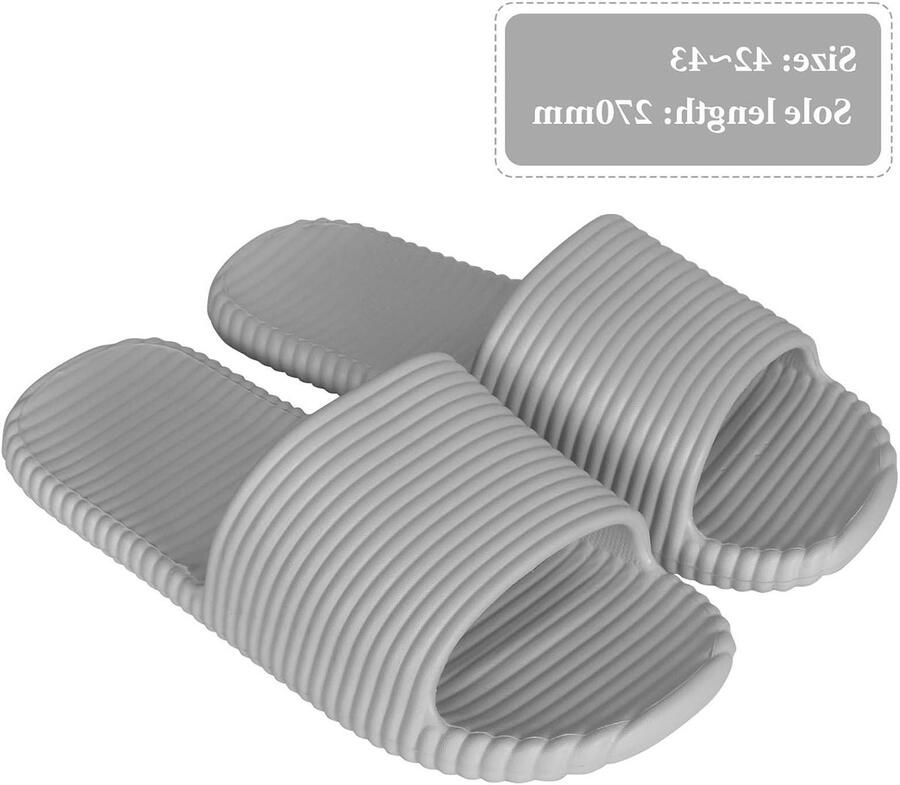 Zomerse slippers voor en van zacht EVA kunststof comfortabel en antislip voor strand zwembad en hotelgebruik
