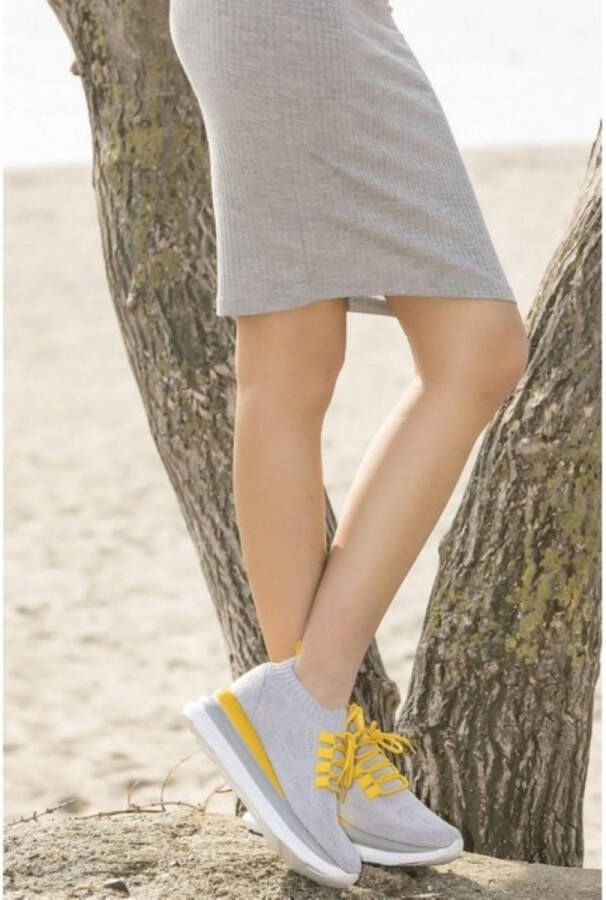 drempel garen Woordenlijst Ewoll Sneakers Dames met hoge zool en elastische sluiting grijs geel - Schoenen.nl drempel garen Woordenlijst Ewoll Sneakers Dames met hoge zool en elastische sluiting grijs geel - Schoenen.nl