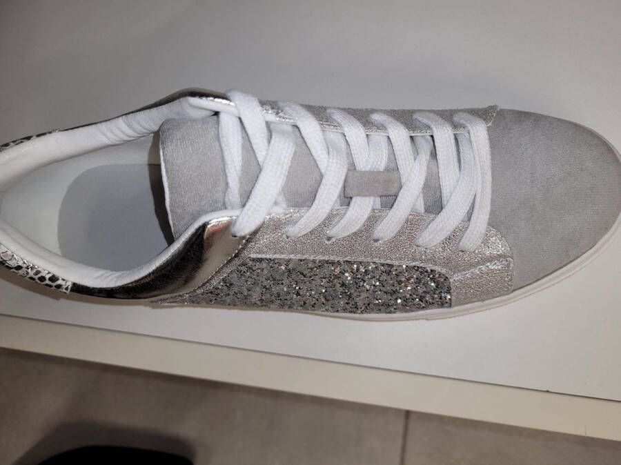 EXCLUSIEVE SUPER CONFI SNEAKERS GRIJS DAIME MET GLITTER ZILVER