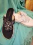 Mooie slippers met bloemen dames zwart - Thumbnail 2