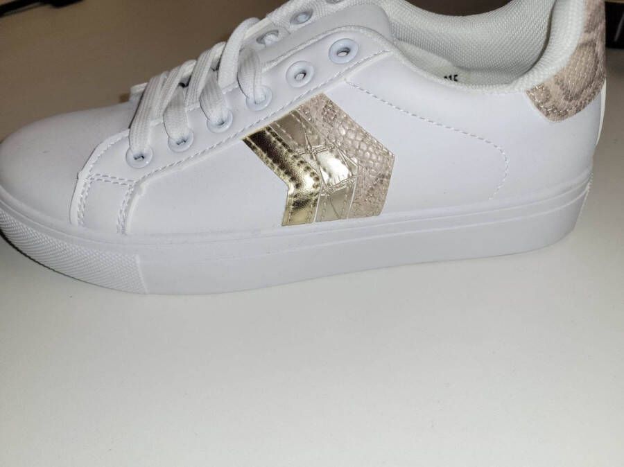 SUPER CONFI WITTE SNEAKERS MET CHAMPAGNE GOUDKLEUR STREPEN