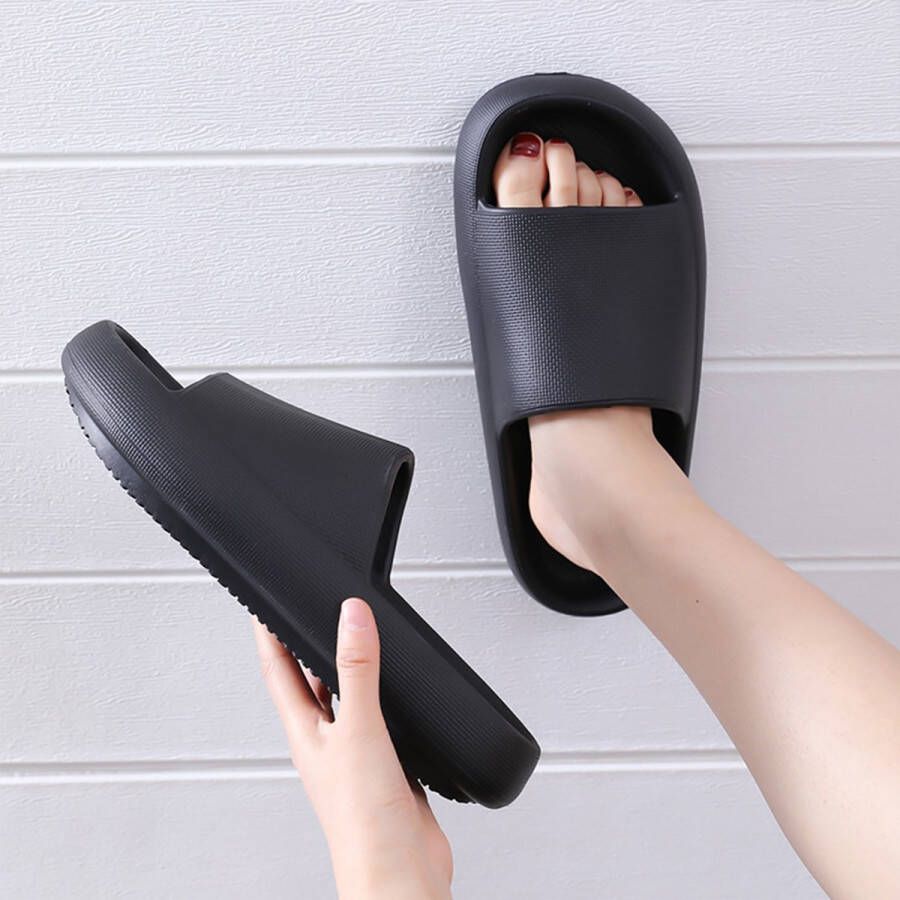 Geweo Slippers Heren Dames EVA Badslippers Unisex Verdikte Lichtgewicht Super Zacht aan je Voeten Anti-Slip en Stevig Voetbed Anti-lawaai Zwart