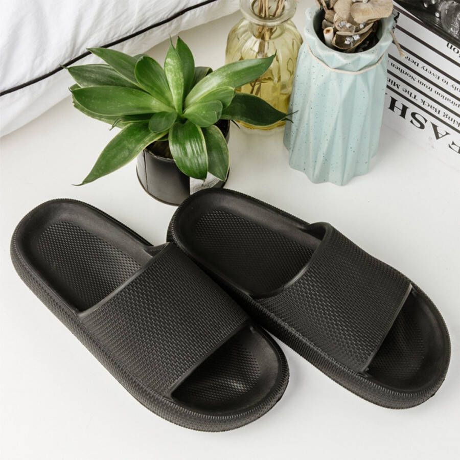 Geweo Slippers Heren Dames EVA Badslippers Unisex Verdikte Lichtgewicht Super Zacht aan je Voeten Anti-Slip en Stevig Voetbed Anti-lawaai Zwart