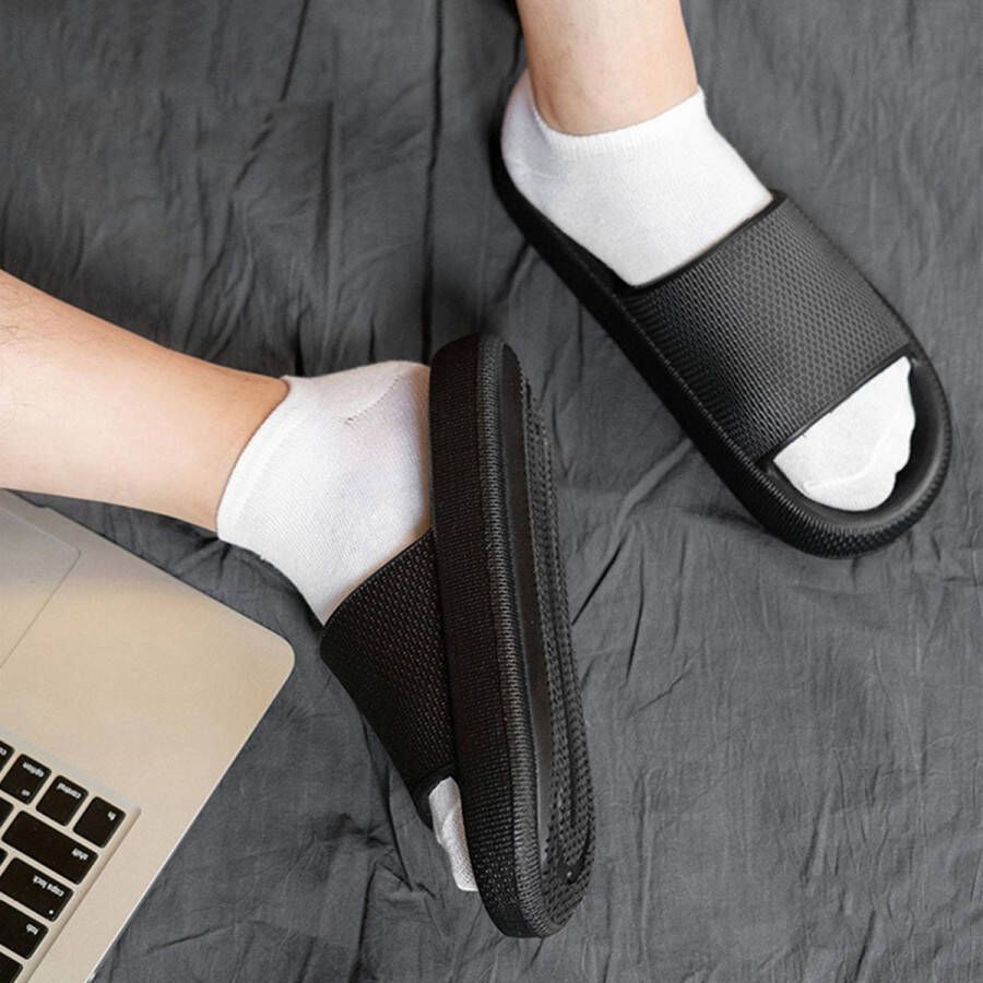 Geweo Slippers Heren Dames EVA Badslippers Unisex Verdikte Lichtgewicht Super Zacht aan je Voeten Anti-Slip en Stevig Voetbed Anti-lawaai Zwart