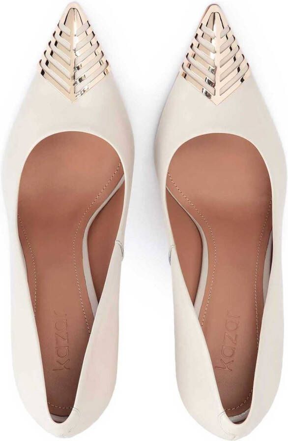 Kazar Beige leren pumps met een metalen teen