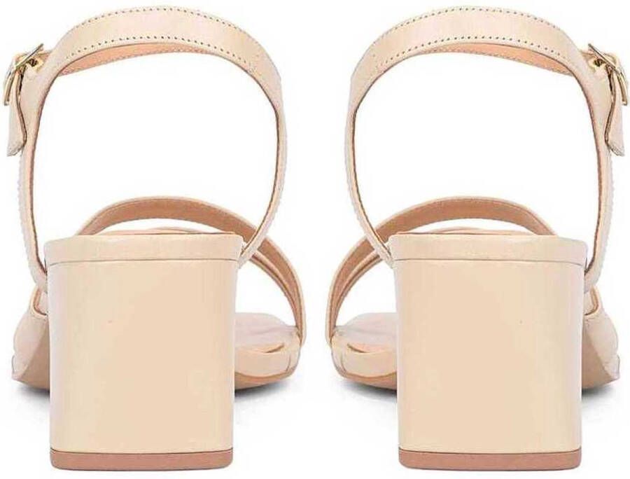 Kazar Beige leren sandalen op een brede hak