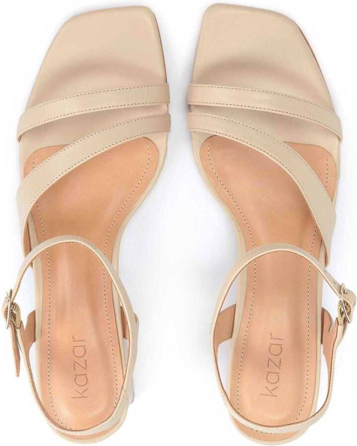 Kazar Beige leren sandalen op een brede hak