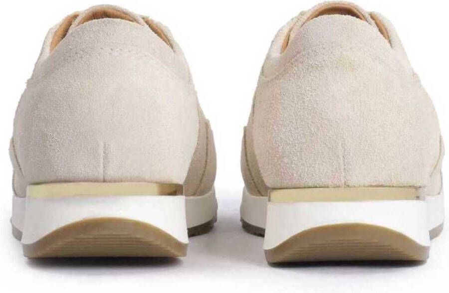 Kazar Beige suède dames sneakers versierd met een monogram
