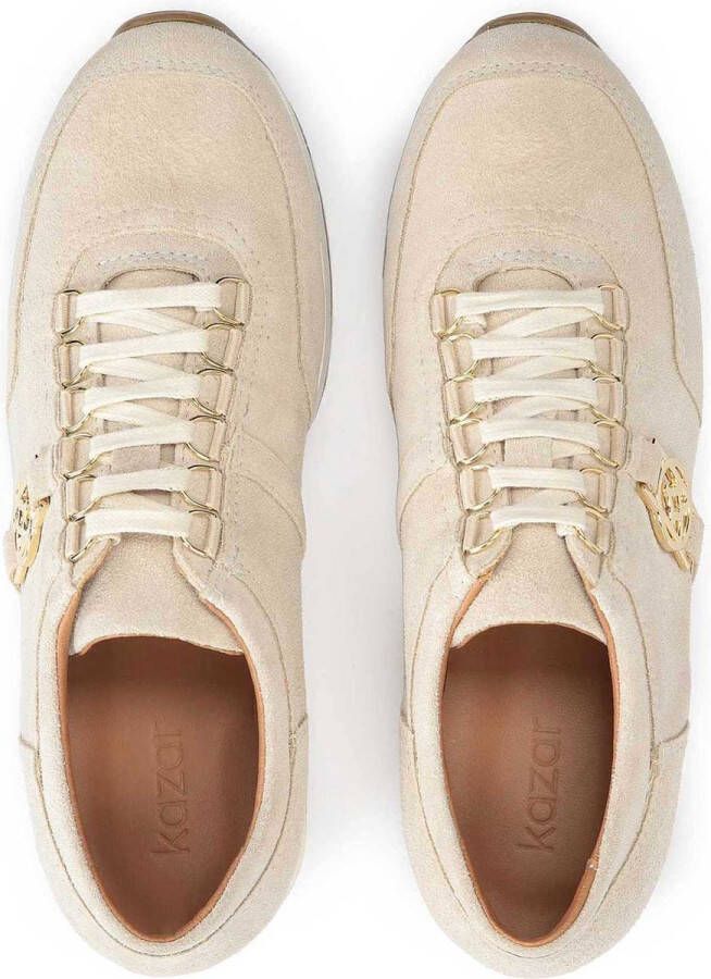 Kazar Beige suède dames sneakers versierd met een monogram